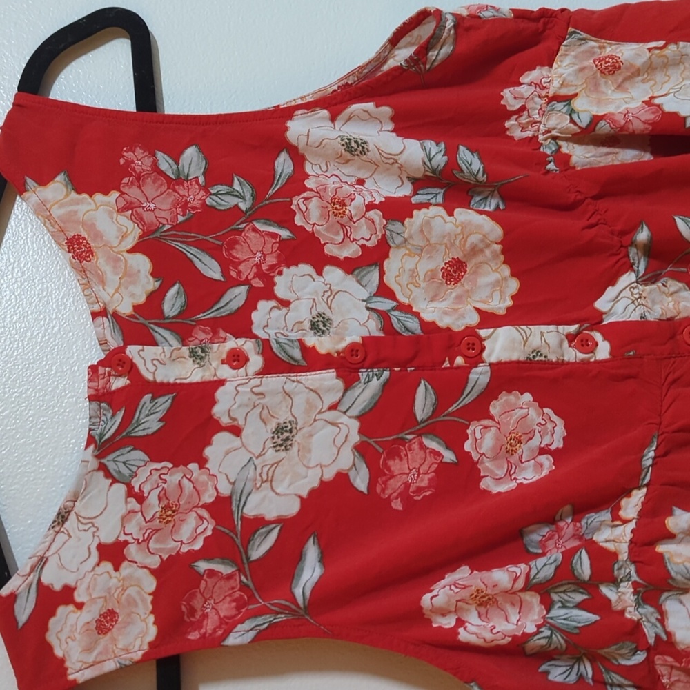 Torrid Red Cream Floral Round Neck Button Up Back Sleeveless Top Size 1‎ - Picture 5 of 8